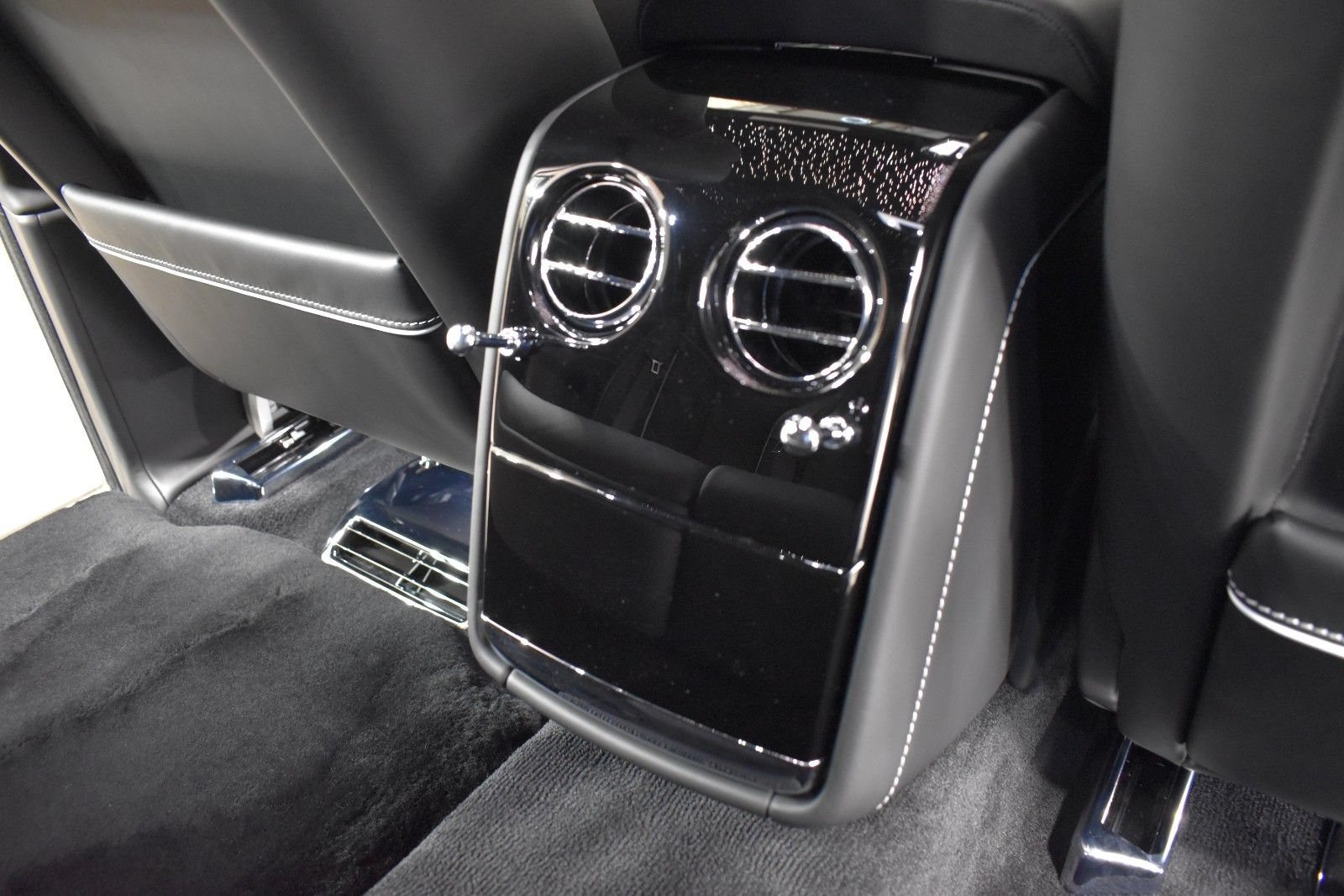 New 2027 Rolls-Royce Phantom Sedan RWD image 20