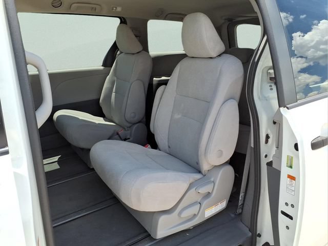 Used 2020 Toyota Sienna L FWD image 22