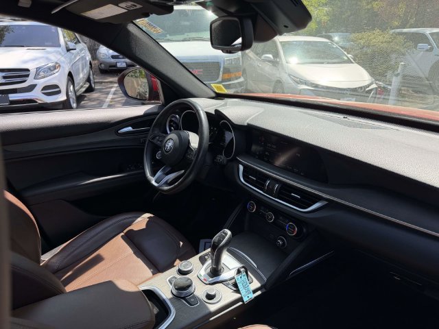 Used 2023 Alfa Romeo Stelvio Ti AWD/4WD image 11