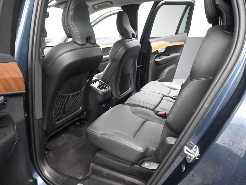 Used 2024 Volvo XC90 B6 Plus image 27