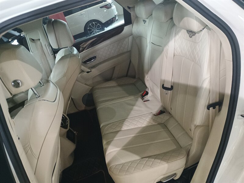 Used 2020 Bentley Bentayga AWD/4WD image 31