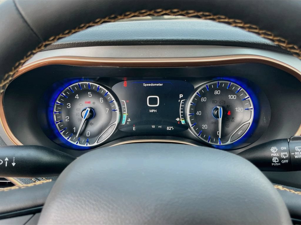 New 2027 Chrysler Pacifica Pinnacle w/ Theater Group FWD image 12