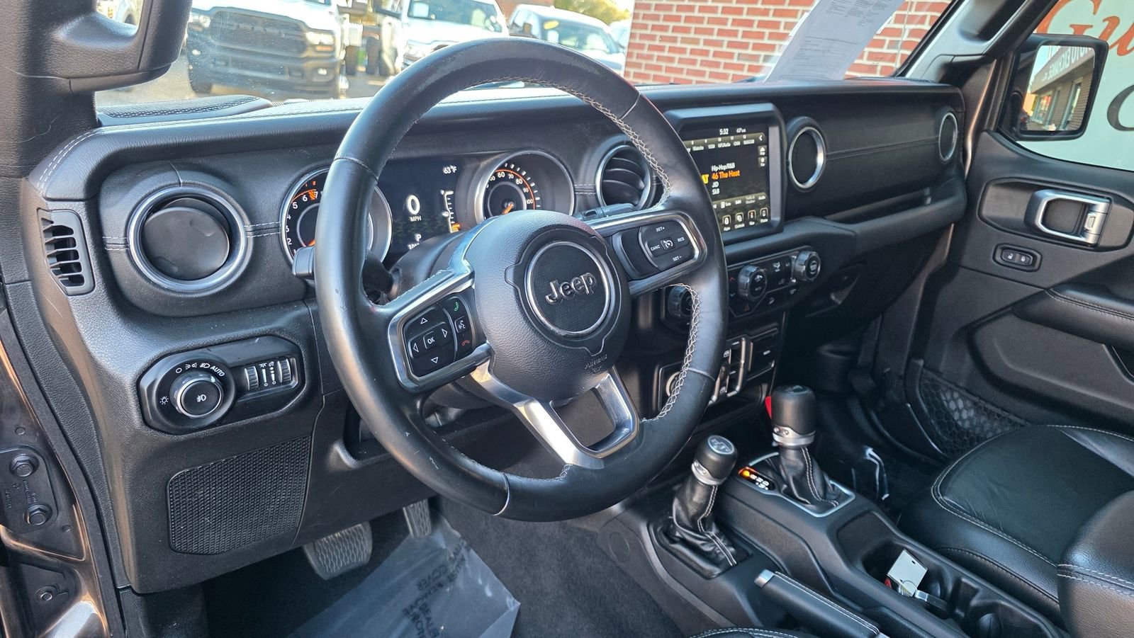 Used 2018 Jeep Wrangler Unlimited Sahara image 15
