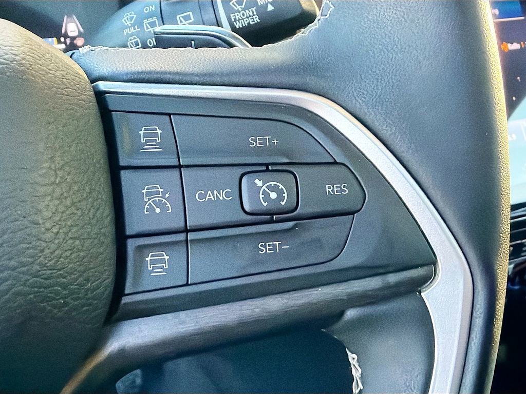 Used 2024 Jeep Grand Cherokee L Limited w/ Luxury Tech Group II image 40