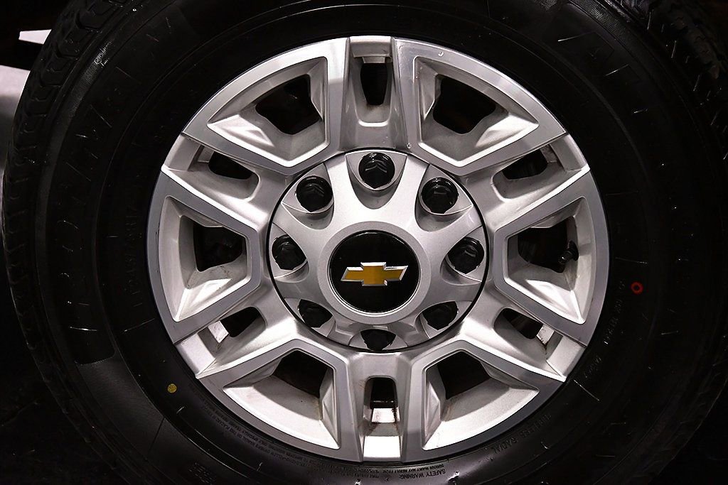Used 2024 Chevrolet Silverado 2500 LT image 9