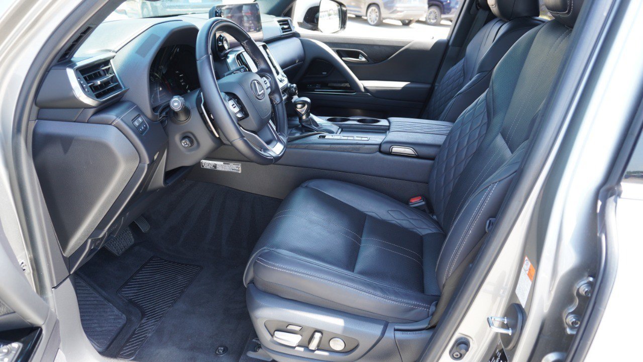 Used 2022 Lexus LX 600 4WD w/ Accessory Package (Z1) image 13
