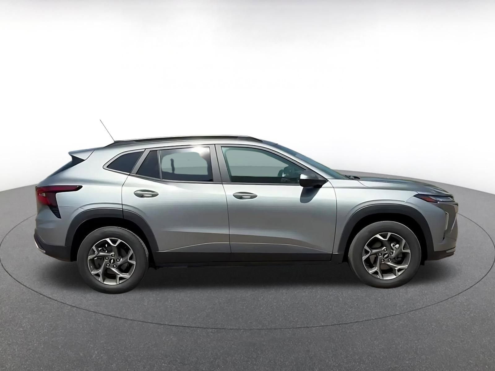 Used 2025 Chevrolet Trax LT image 16