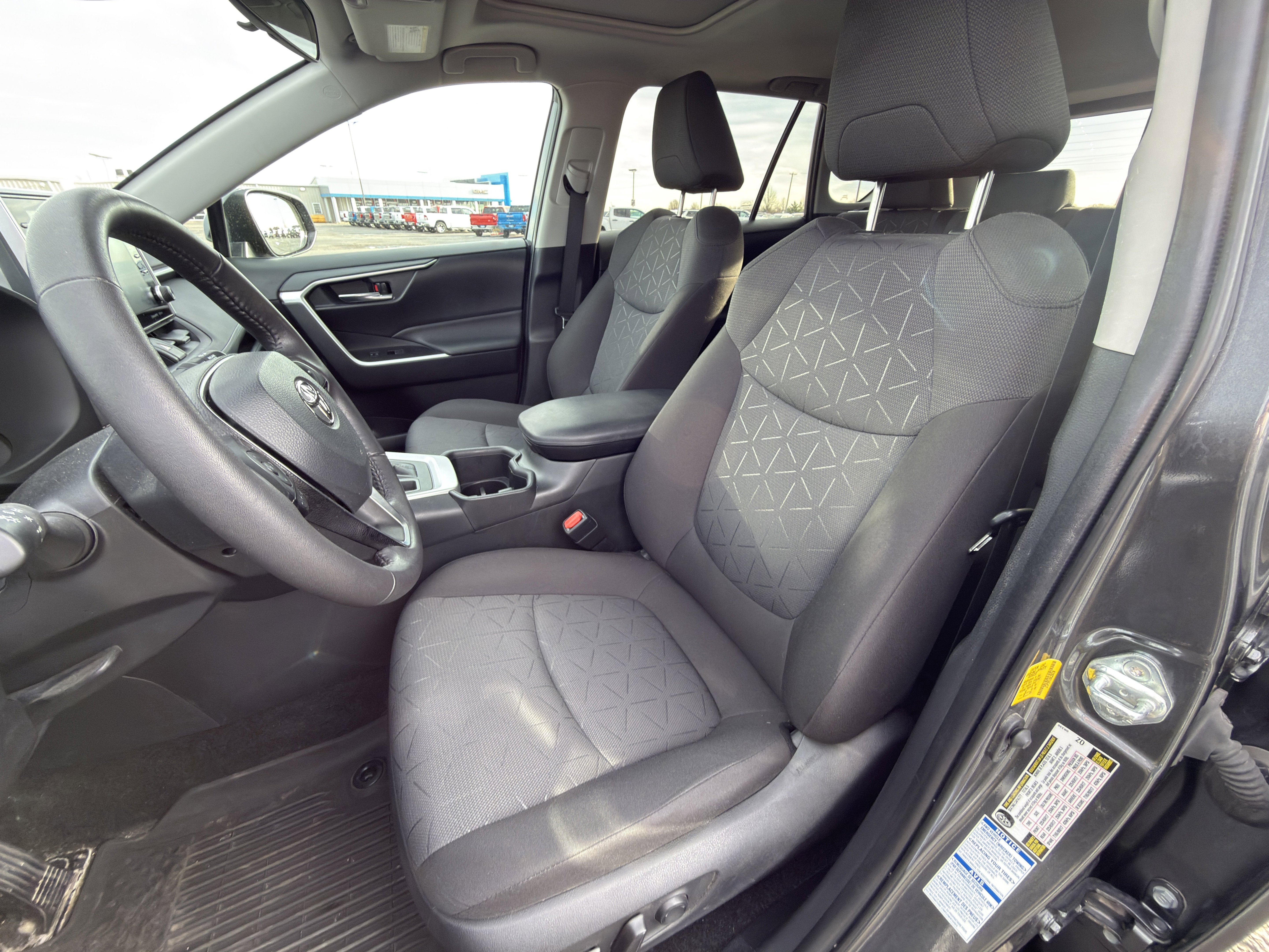 Used 2022 Toyota RAV4 XLE w/ Convenience Package image 9