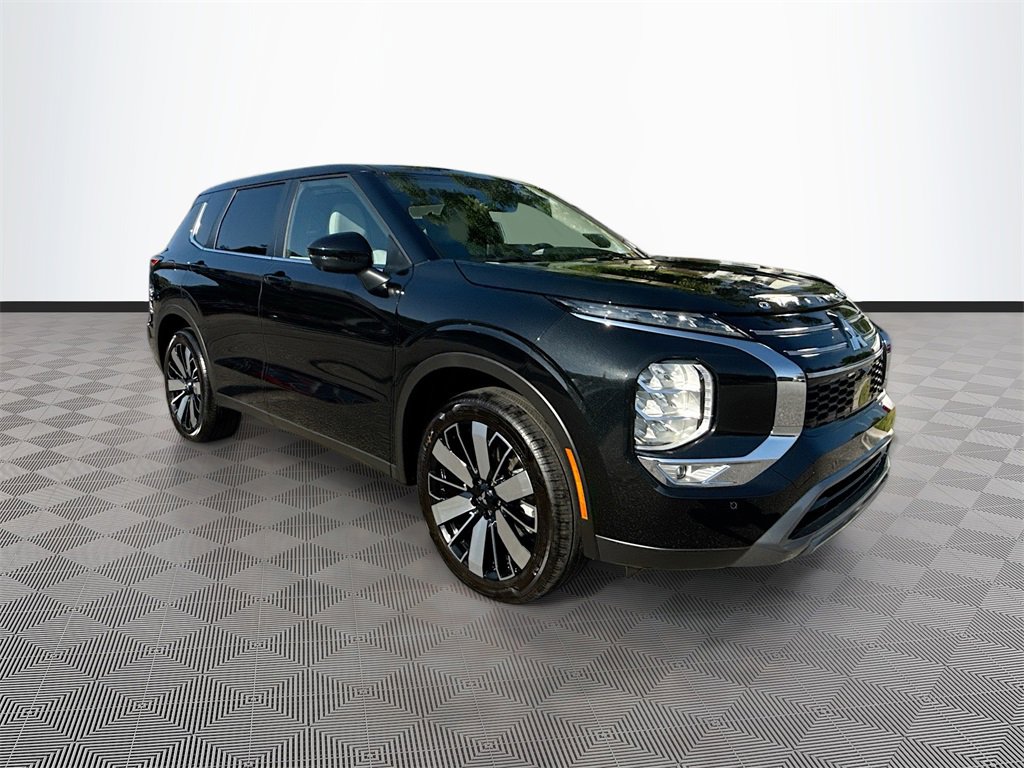 New 2025 Mitsubishi Outlander SE image 3