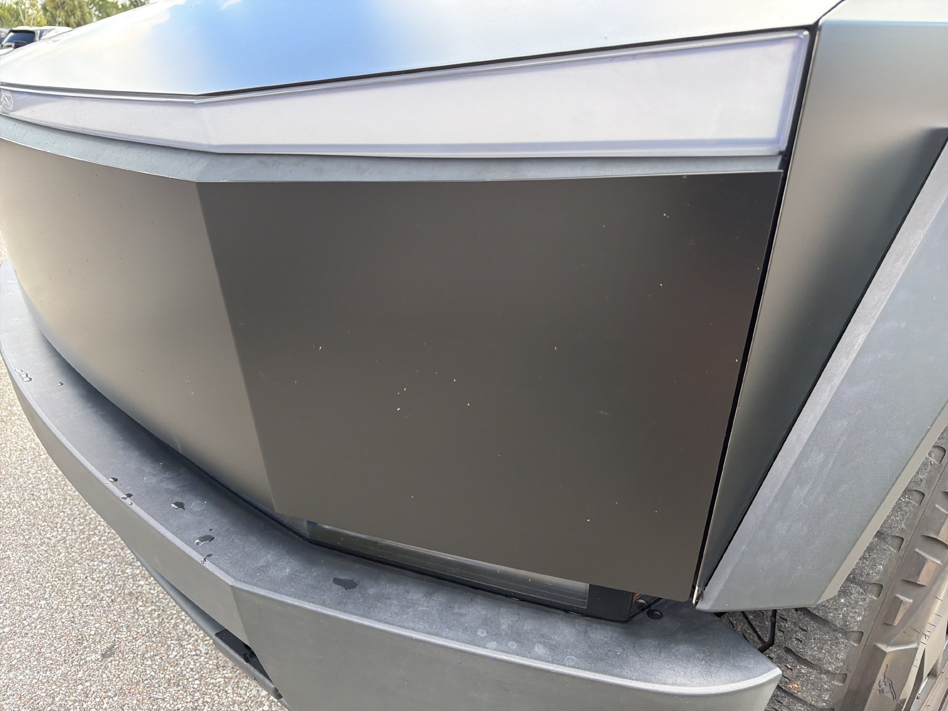 Used 2024 Tesla Cybertruck AWD Crew Cab image 9