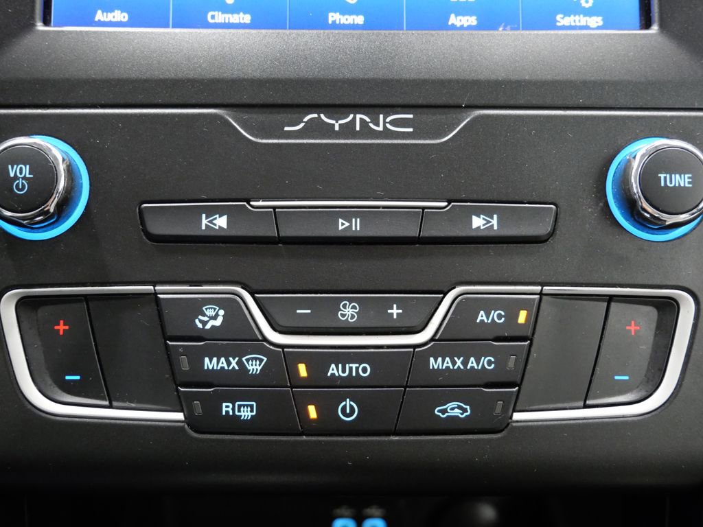 Used 2020 Ford Fusion SE w/ Equipment Group 151A FWD image 17