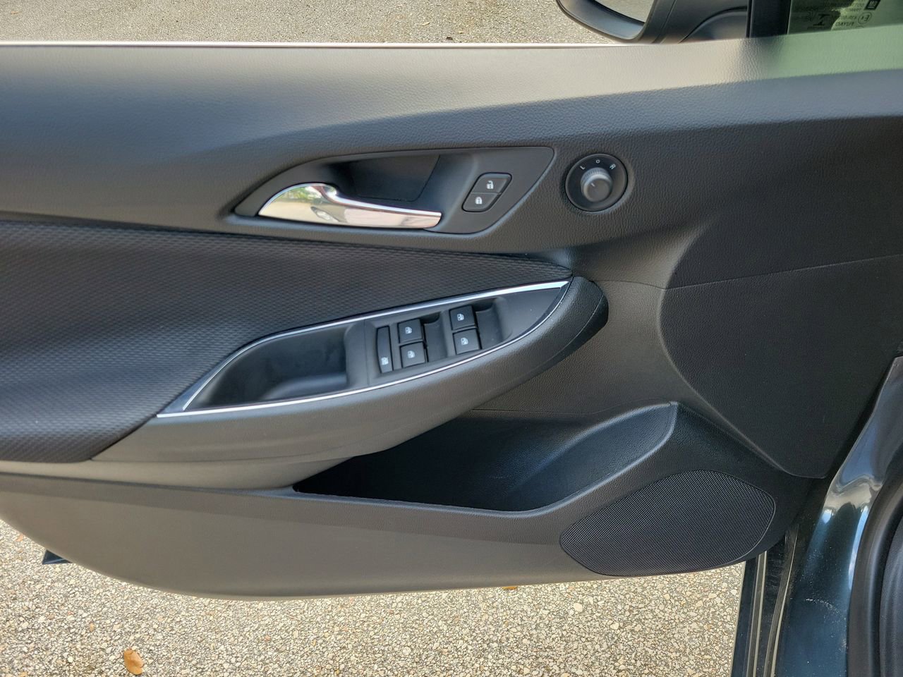 Used 2019 Chevrolet Cruze LT w/ Convenience Package image 12