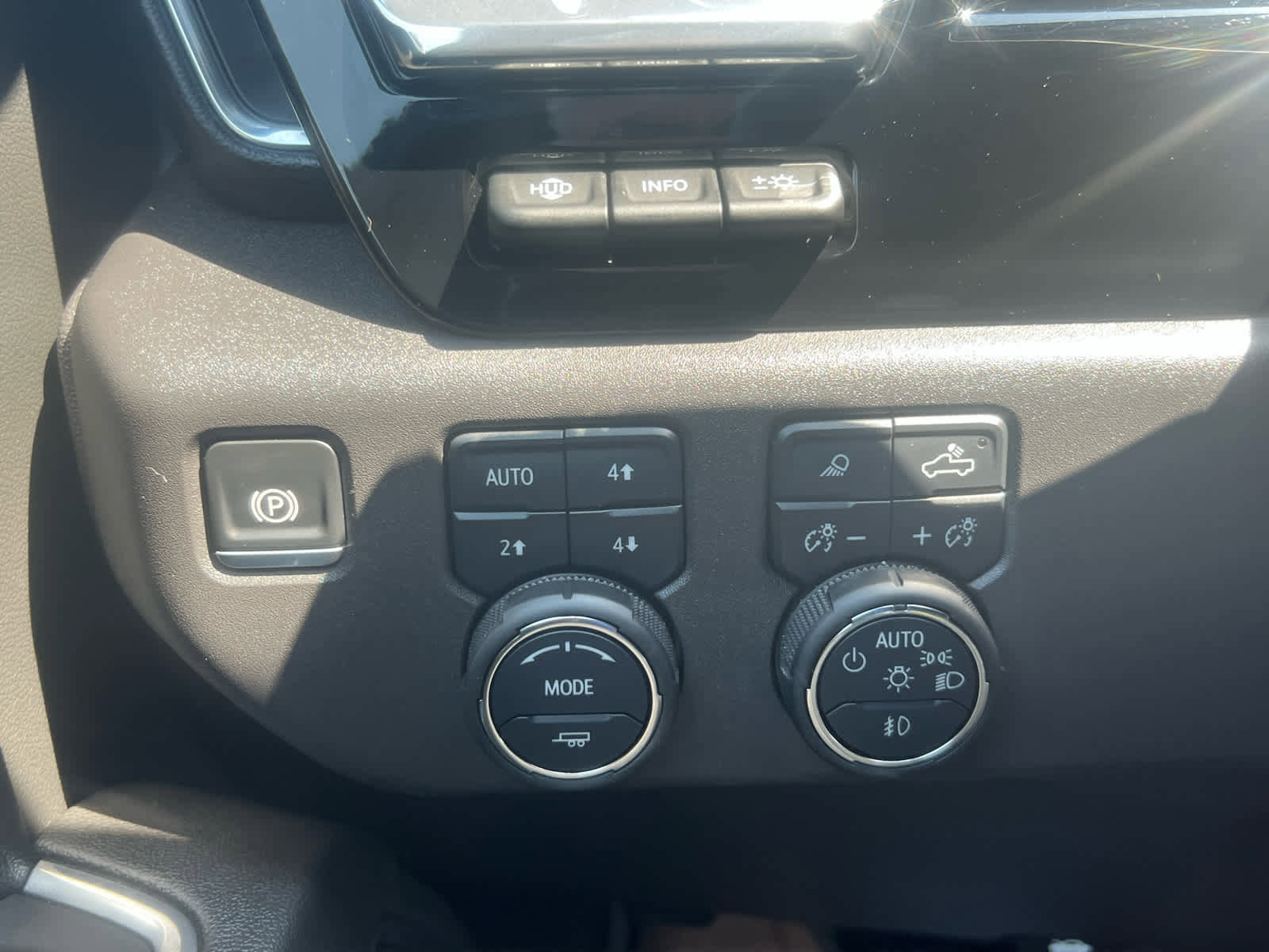 Used 2024 Chevrolet Silverado 1500 LTZ w/ LTZ Premium Package image 15