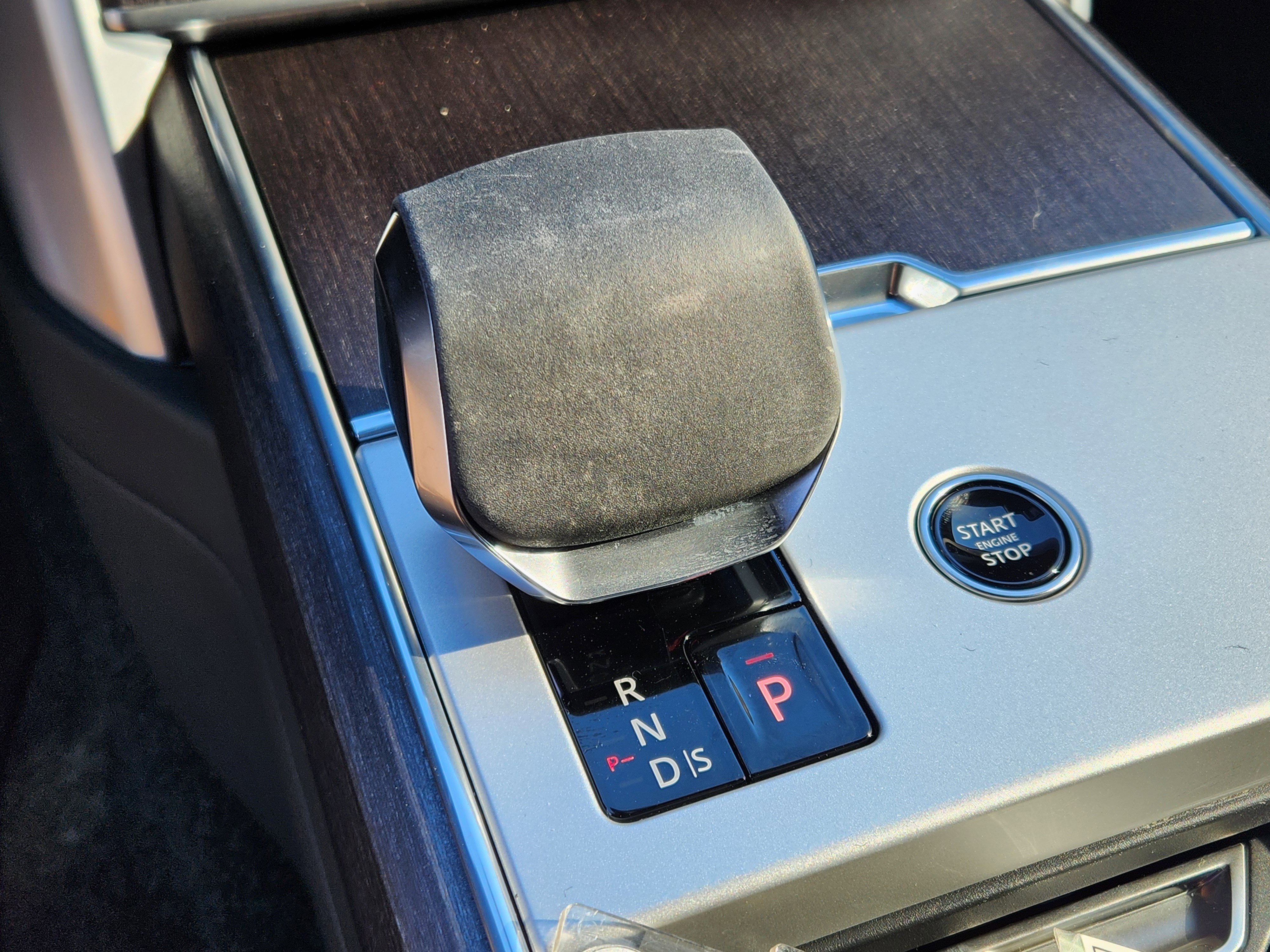 Certified 2025 Land Rover Range Rover SE image 21