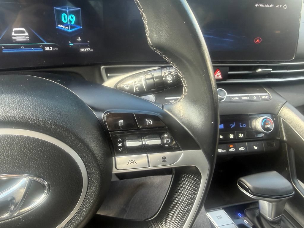 Used 2023 Hyundai Elantra Limited FWD image 18