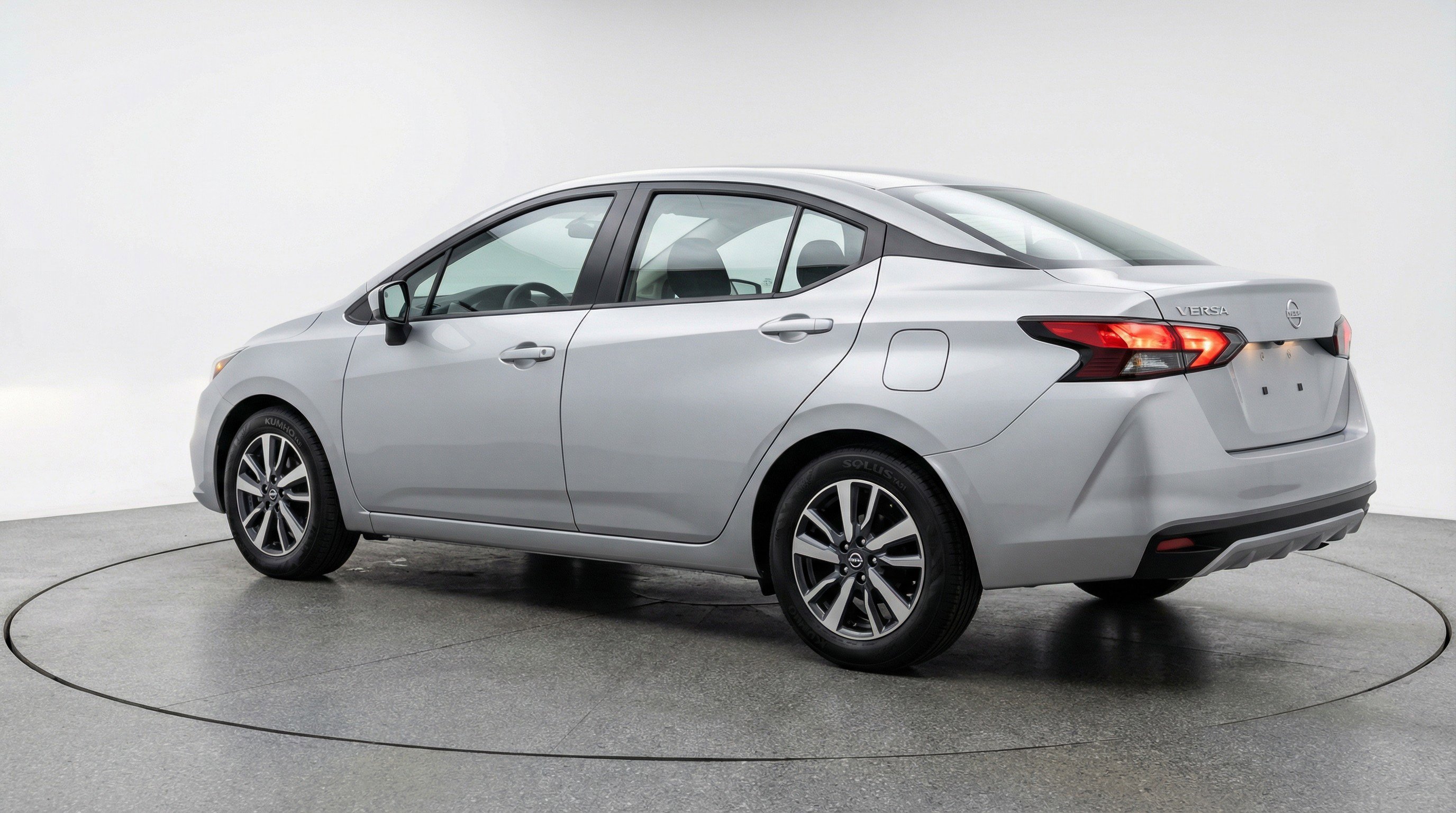 Used 2025 Nissan Versa SV image 6