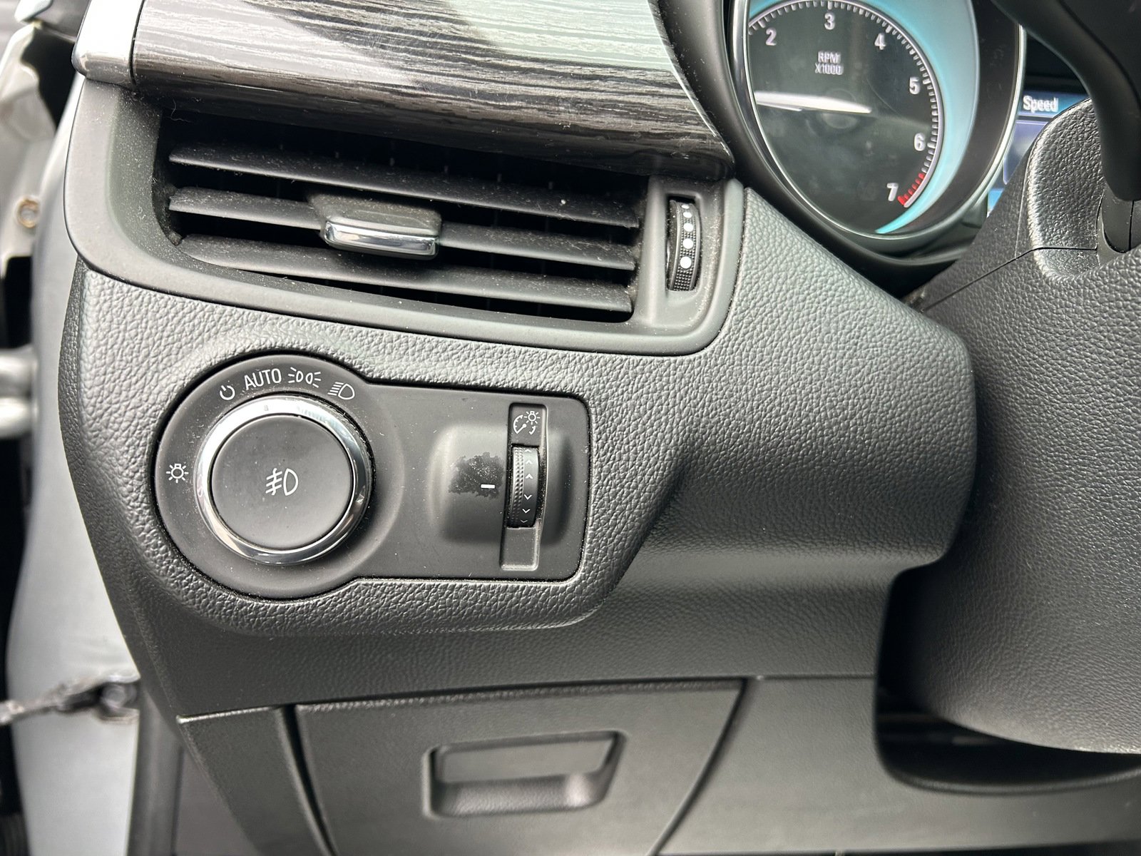 Used 2017 Buick Envision Essence image 22