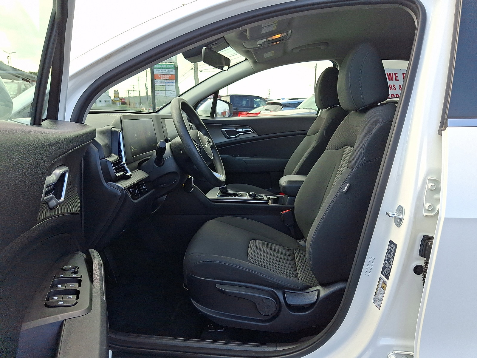 Used 2023 Kia Sportage LX image 12