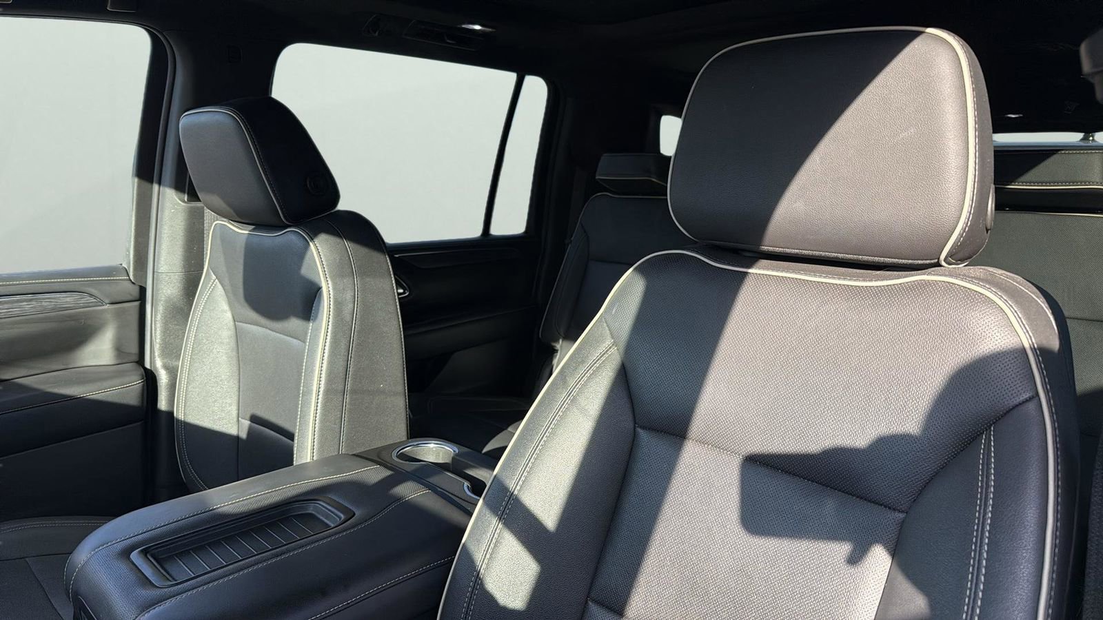 Used 2023 GMC Yukon XL SLT image 7