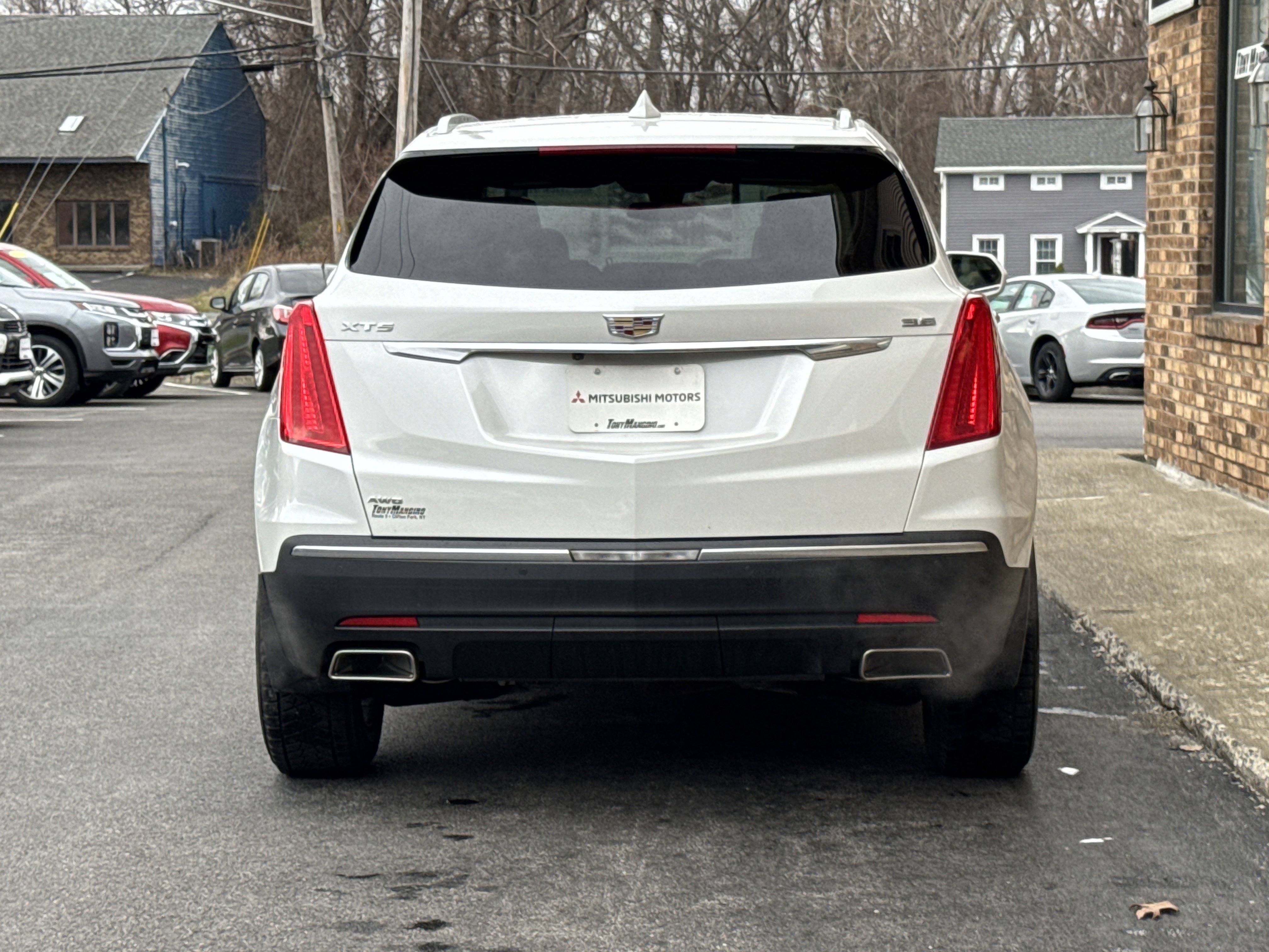 Used 2017 Cadillac XT5 Luxury w/ Driver Awareness Package AWD/4WD image 4