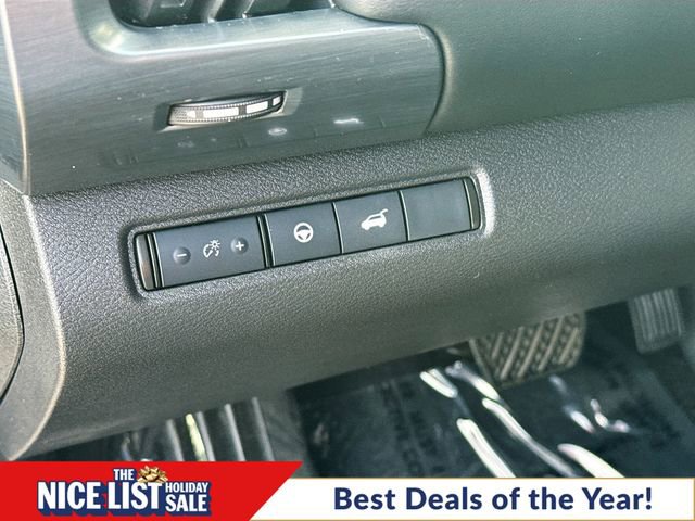 Used 2024 Nissan Pathfinder SL w/ Black Appearance Package image 10