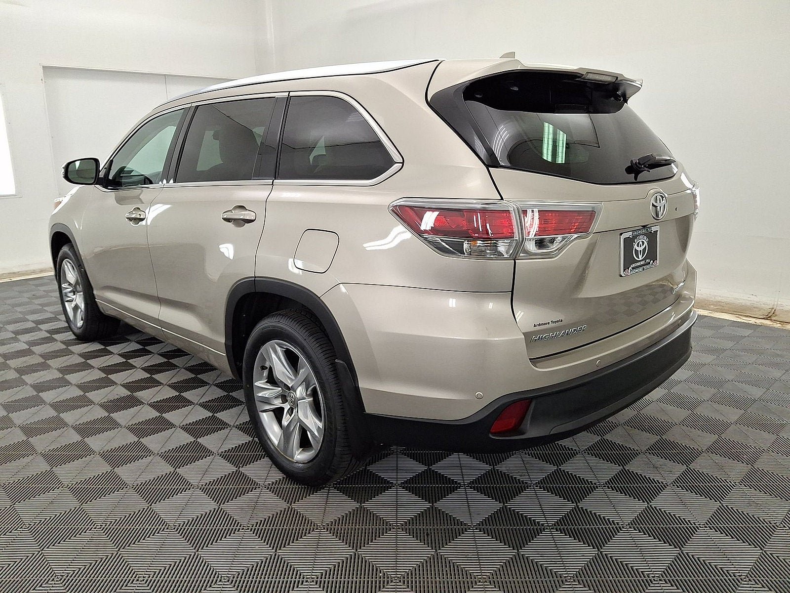 Used 2015 Toyota Highlander Limited AWD/4WD image 14