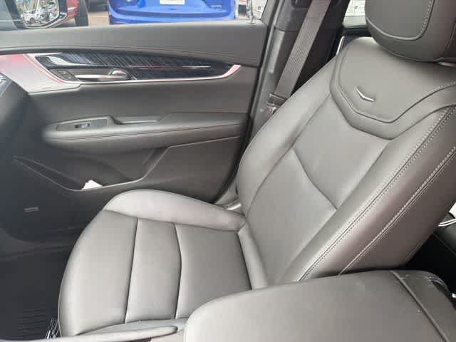 Used 2025 Cadillac XT6 Premium Luxury w/ LPO, Floor Liner Package FWD image 23