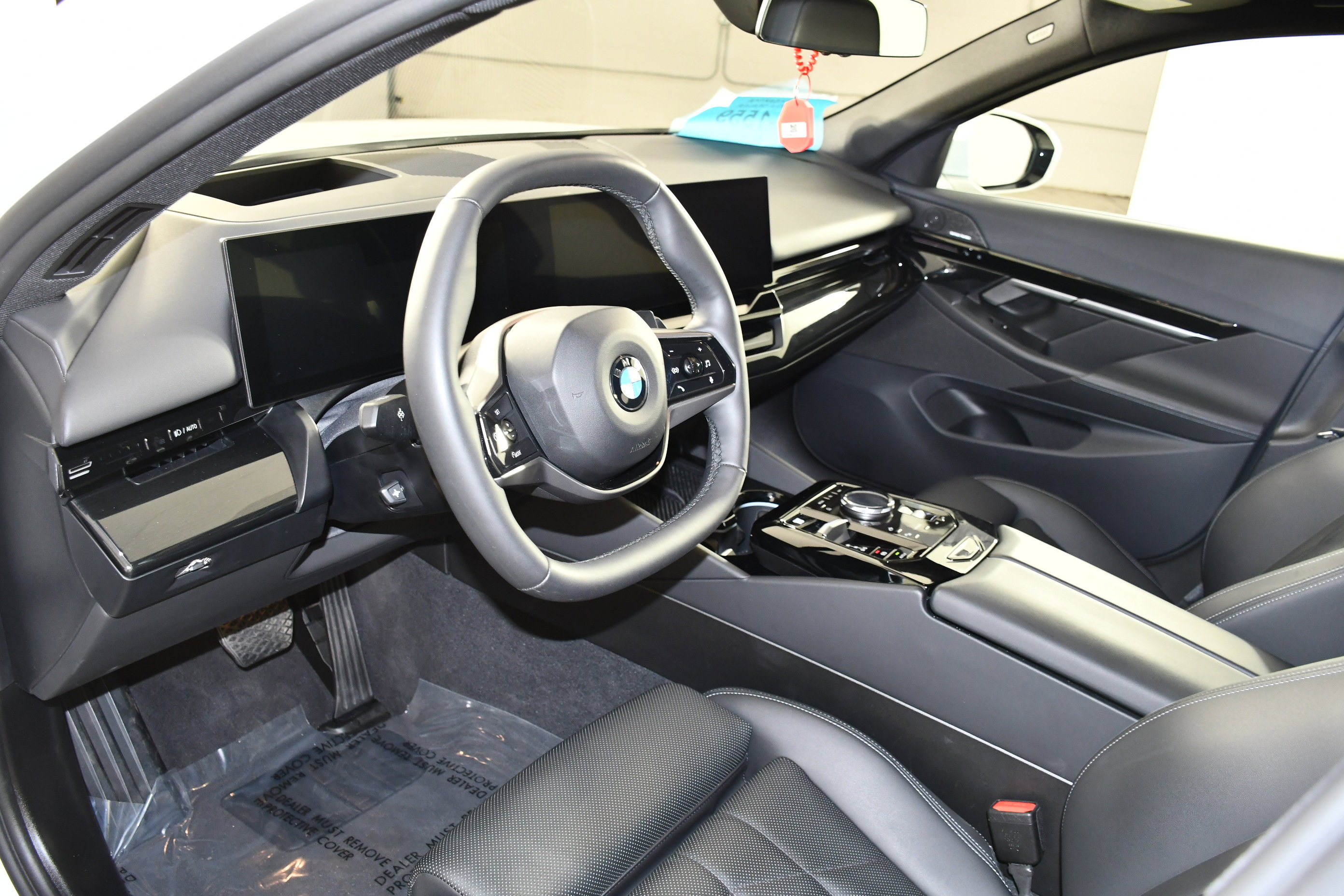 Used 2025 BMW 530i xDrive image 2