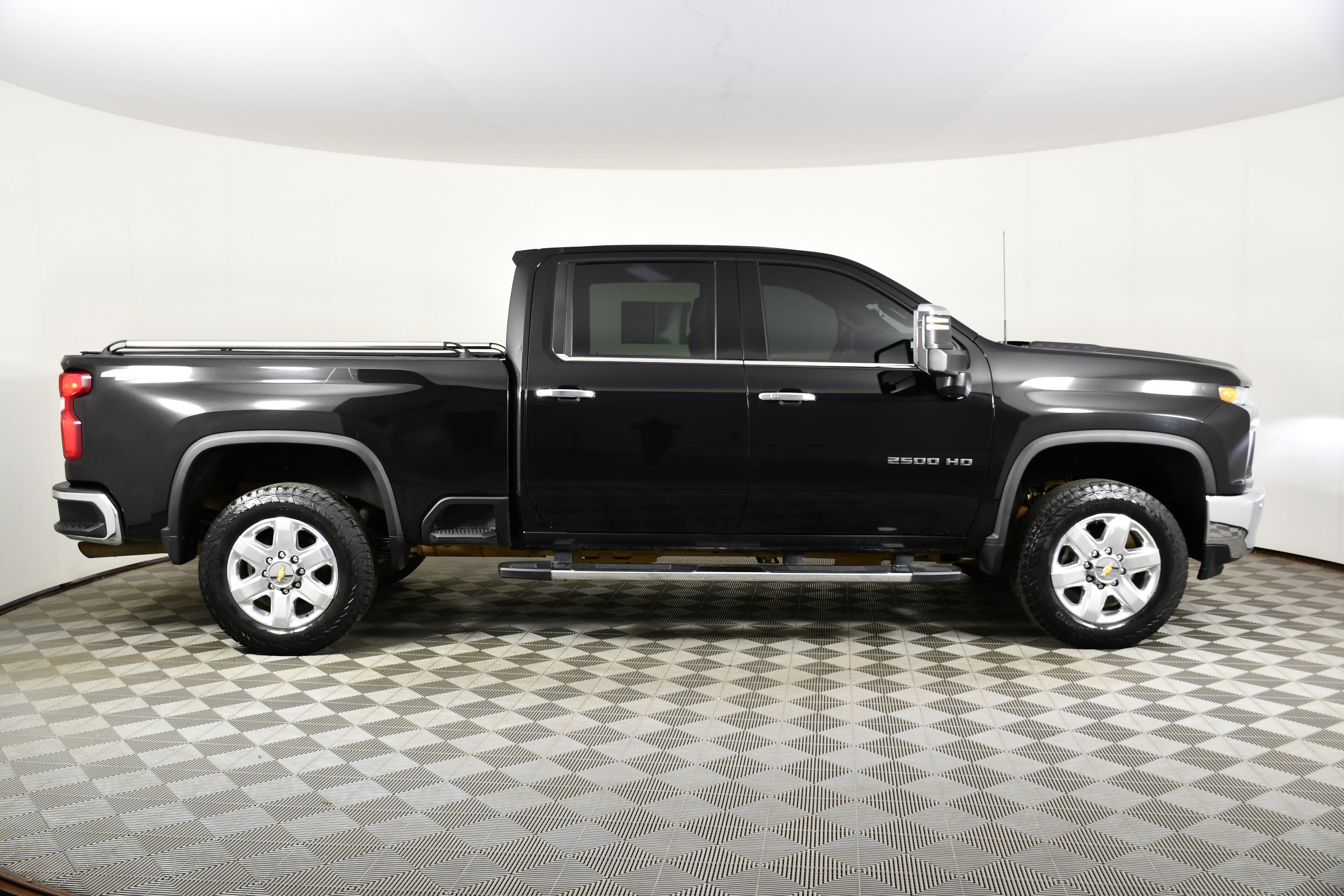 Used 2022 Chevrolet Silverado 2500 LTZ w/ LTZ Premium Package AWD/4WD image 5