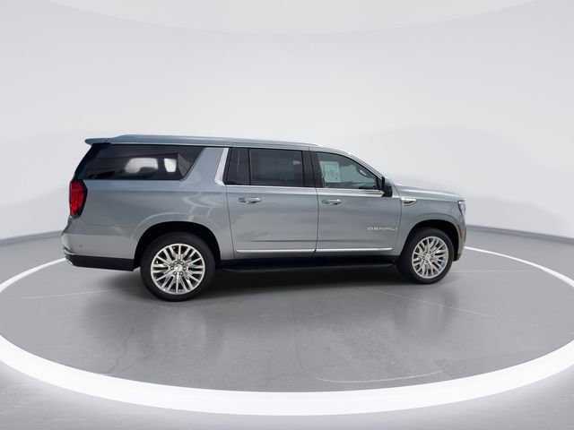 Used 2025 GMC Yukon XL Denali AWD/4WD image 9