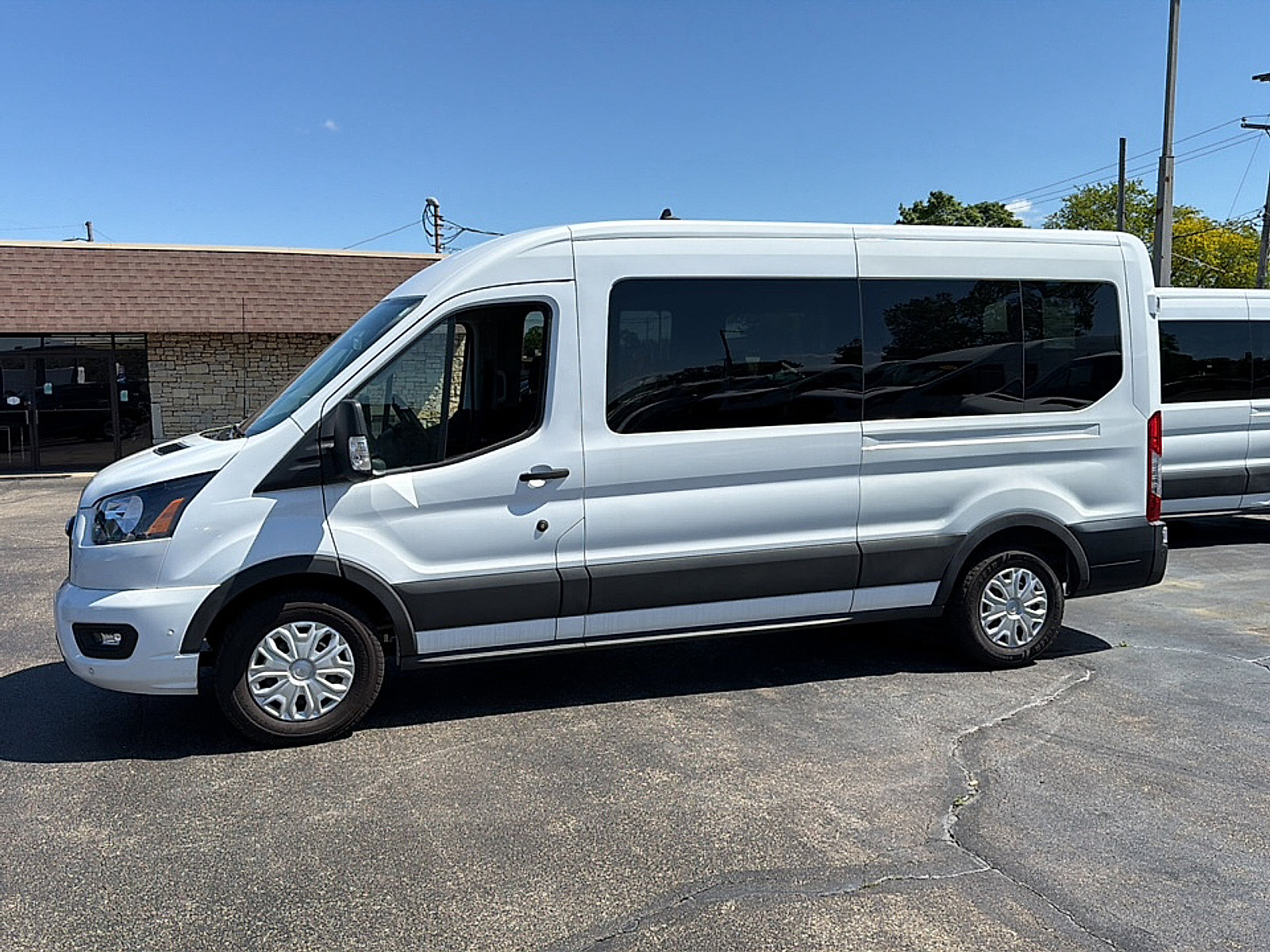 Used 2023 Ford Transit 350 XLT RWD image 4