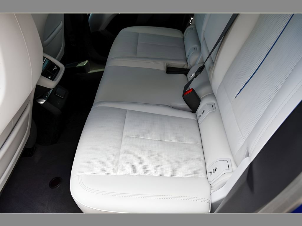 Used 2025 Cadillac Lyriq Sport AWD/4WD image 16