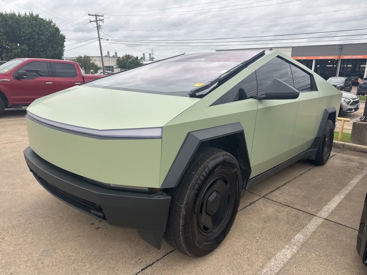 Used 2025 Tesla Cybertruck 2WD Crew Cab image 1