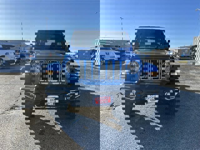 Used 2023 Jeep Wrangler Sahara image 9