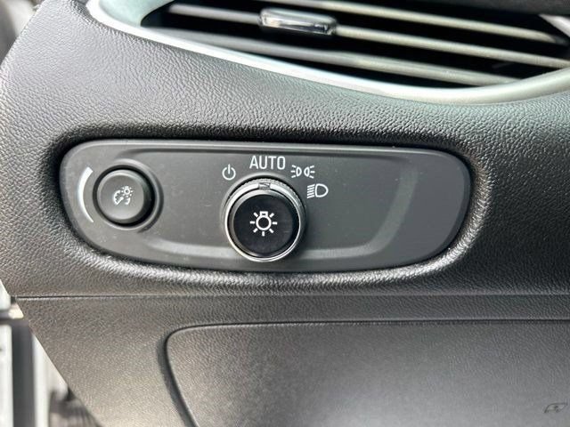 Used 2022 Chevrolet Malibu LT FWD image 17