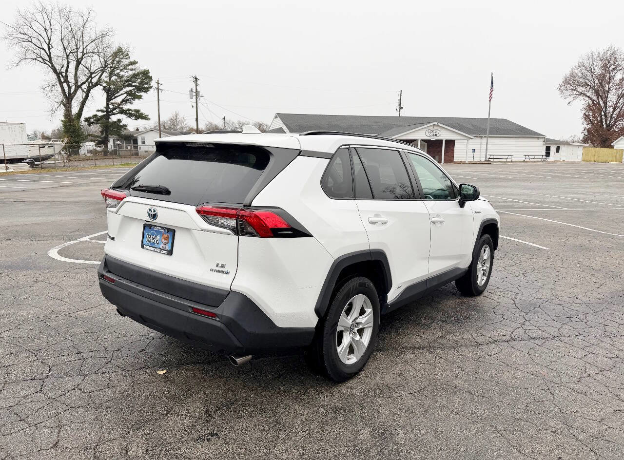 Used 2021 Toyota RAV4 LE image 5