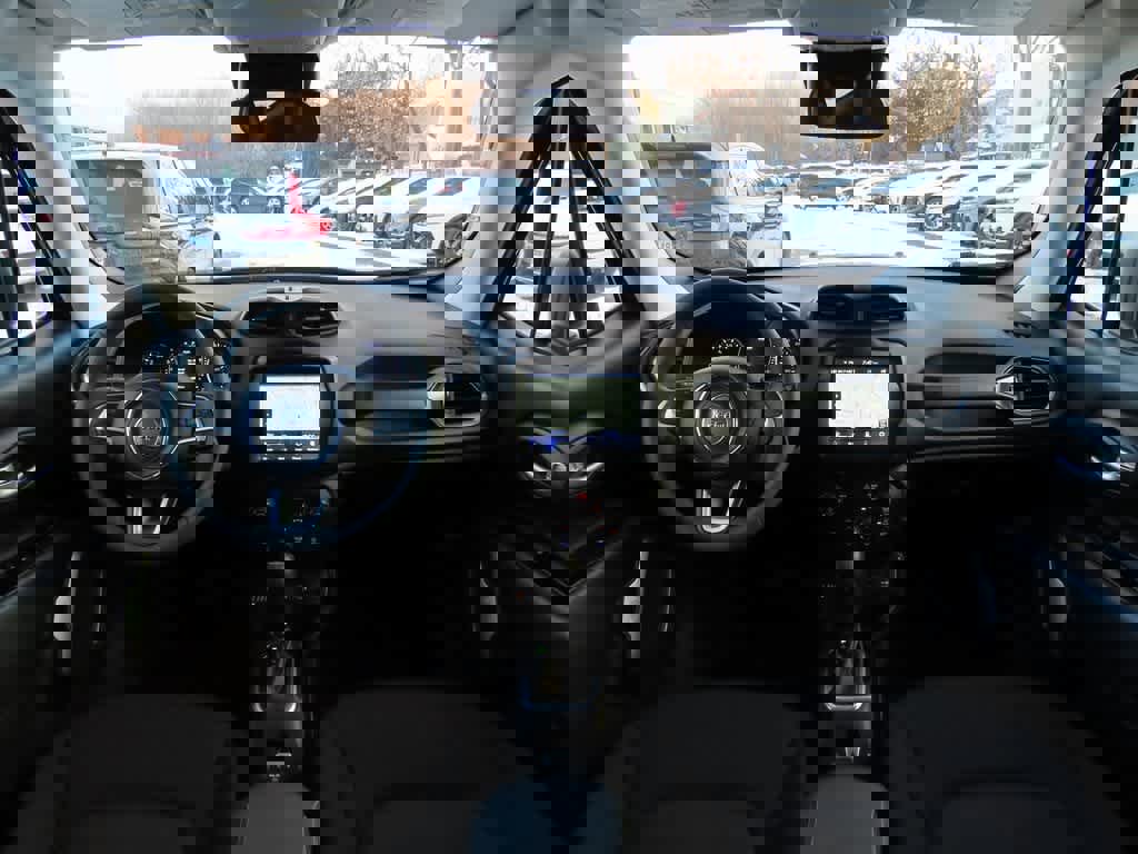 Used 2023 Jeep Renegade Latitude image 17