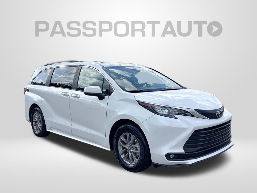 Certified 2026 Toyota Sienna XLE FWD image 10