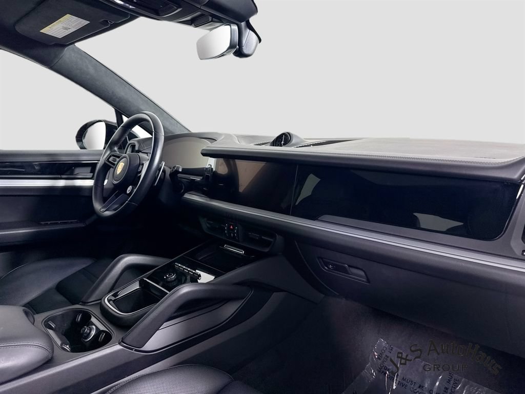 Used 2024 Porsche Cayenne Turbo w/ Premium Package Plus (PP1) AWD/4WD image 37