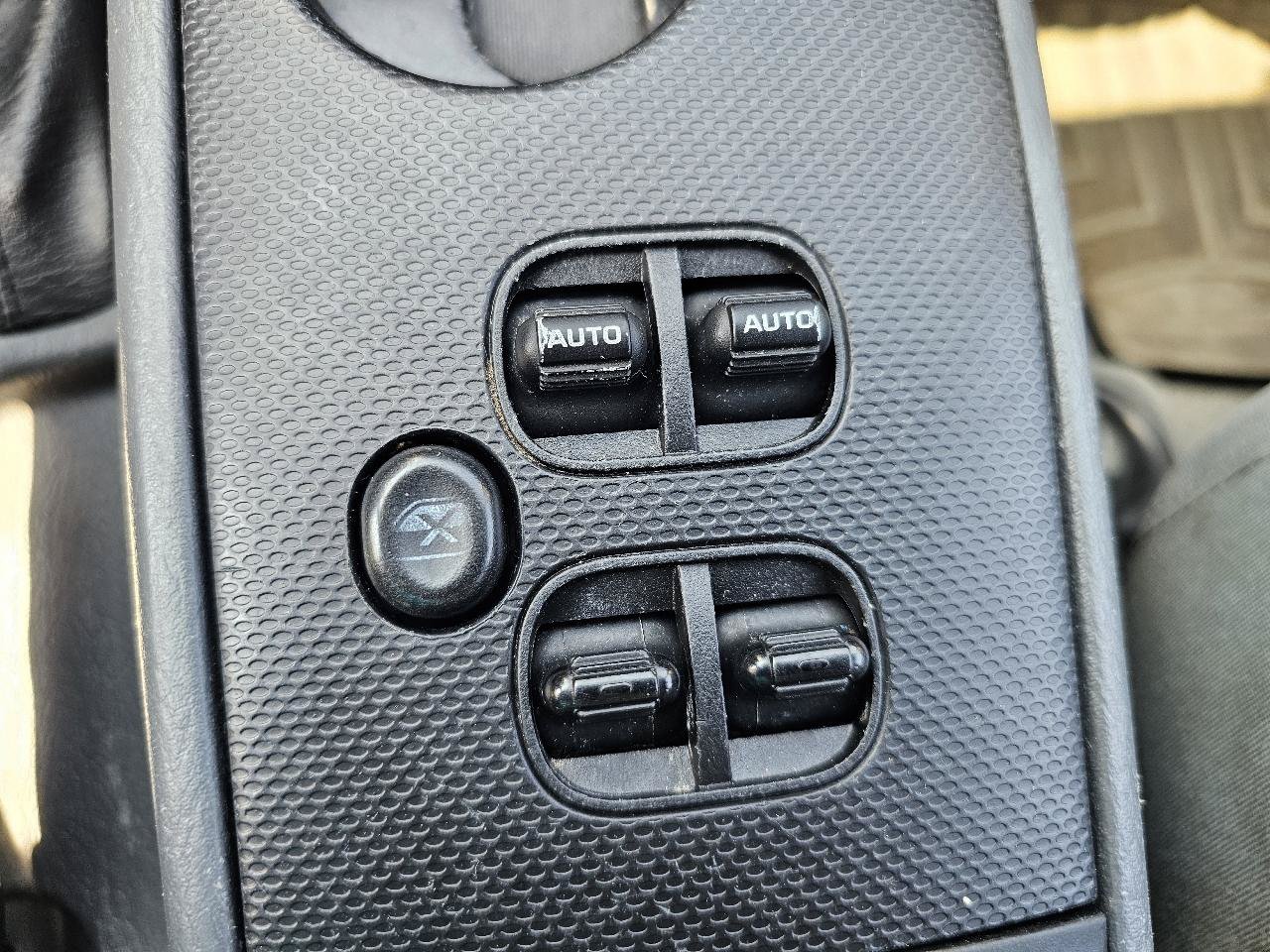 Used 2006 Jeep Liberty Sport AWD/4WD image 15