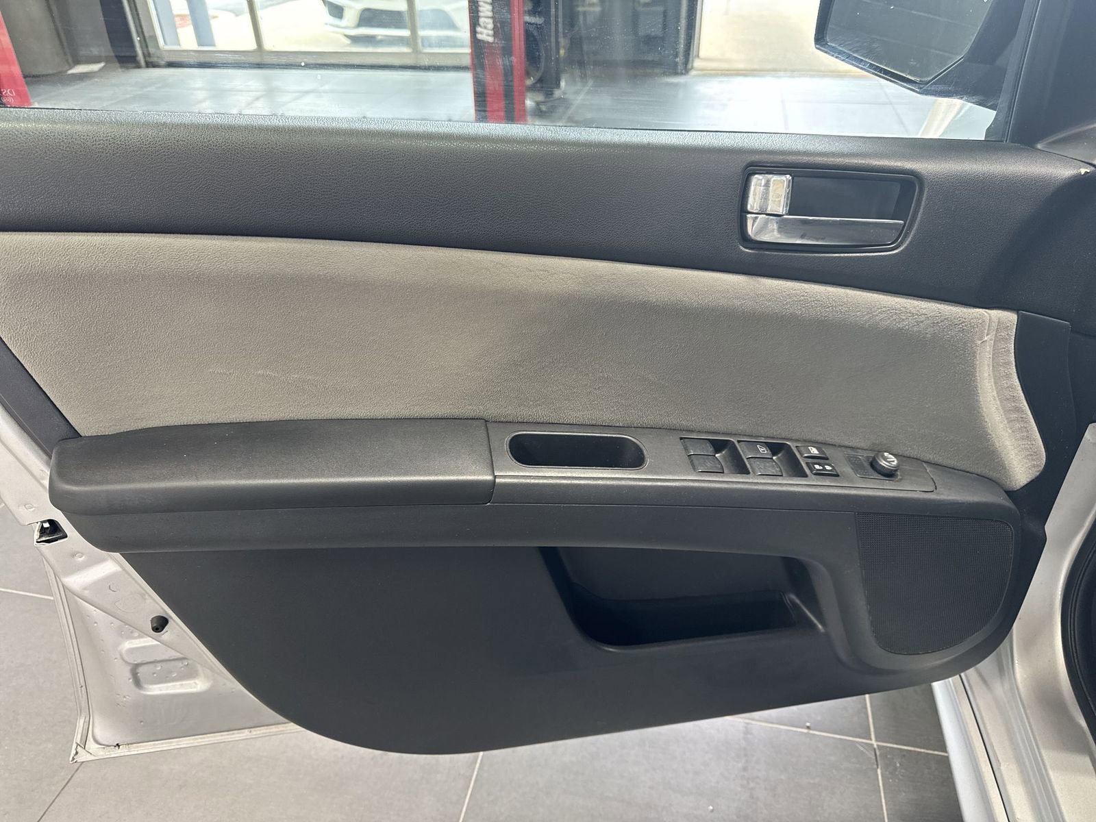 Used 2011 Nissan Sentra 2.0 SR FWD image 23