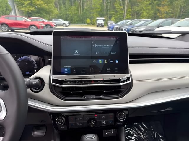 Used 2025 Jeep Compass Limited w/ Elite Group AWD/4WD image 30