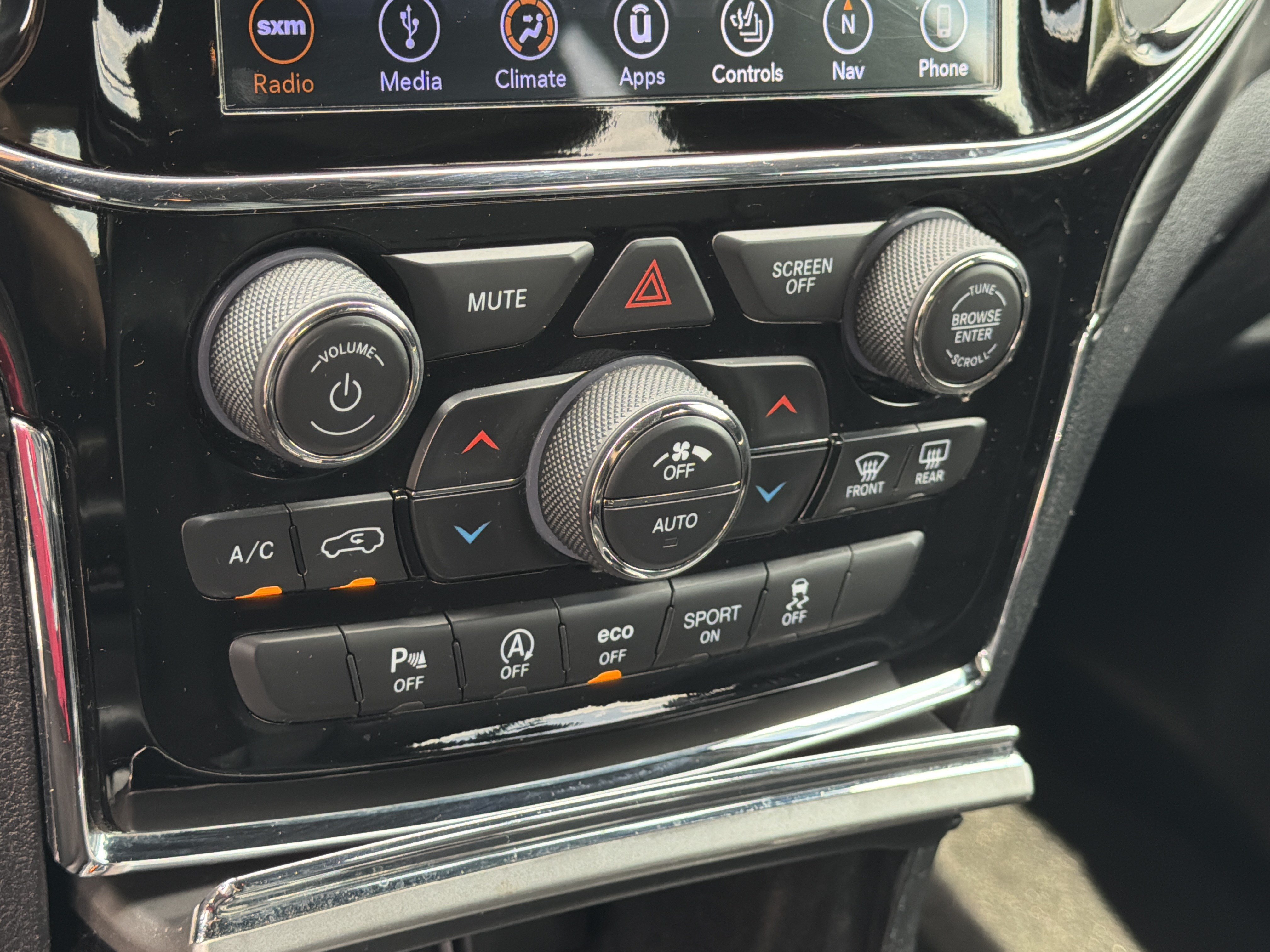 Used 2019 Jeep Grand Cherokee Laredo w/ Laredo X Package RWD image 36