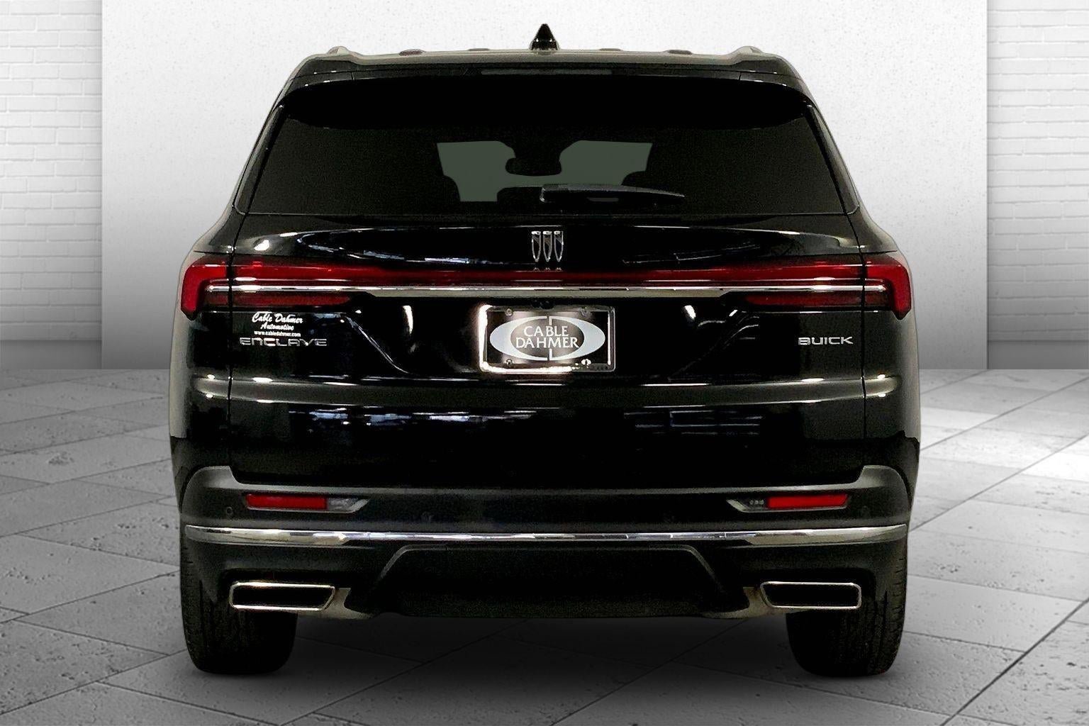 Used 2025 Buick Enclave Preferred FWD image 3