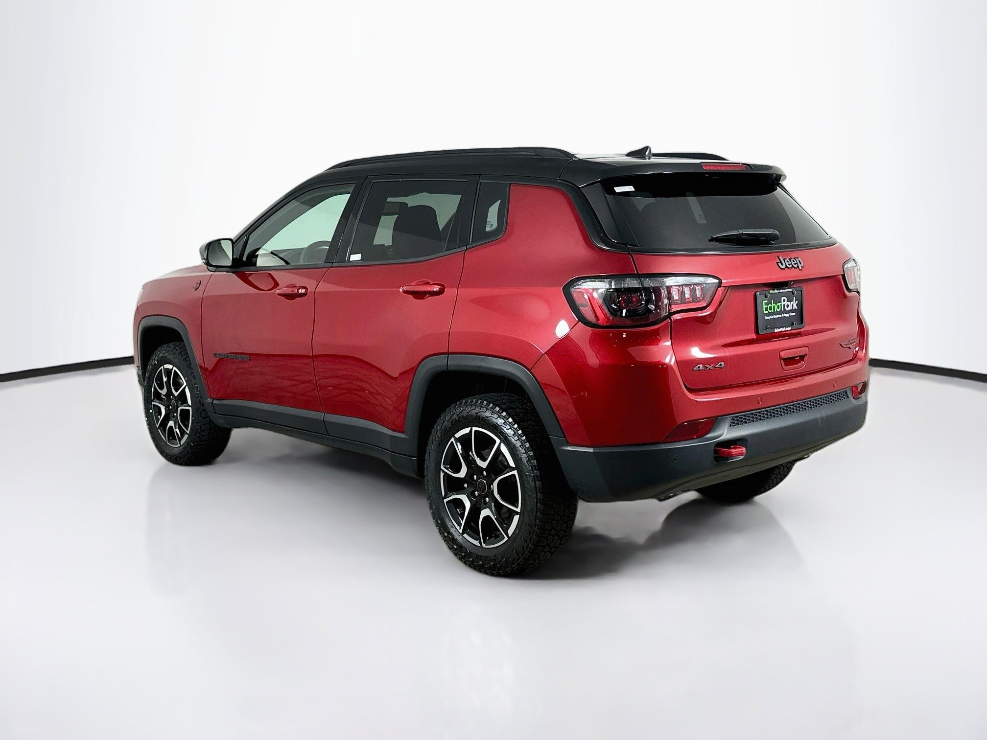 Used 2025 Jeep Compass Trailhawk AWD/4WD image 5