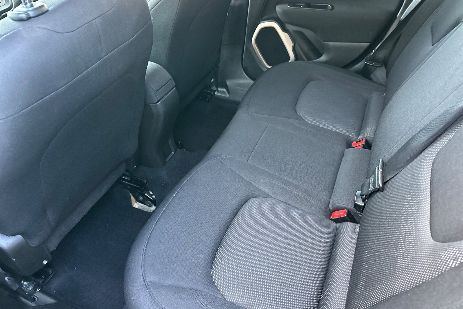 Used 2017 Jeep Renegade Sport w/ Power & Air Group FWD image 11