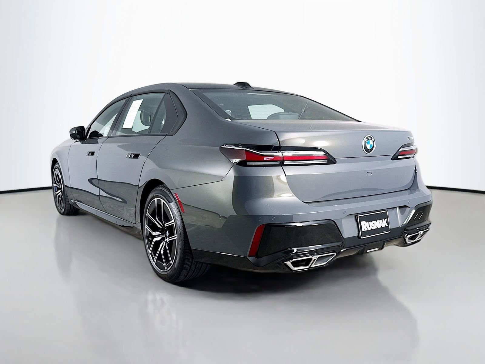 Used 2025 BMW 760i xDrive image 5