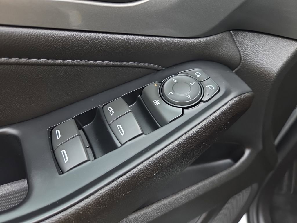 Used 2023 Chevrolet Traverse LT FWD image 23