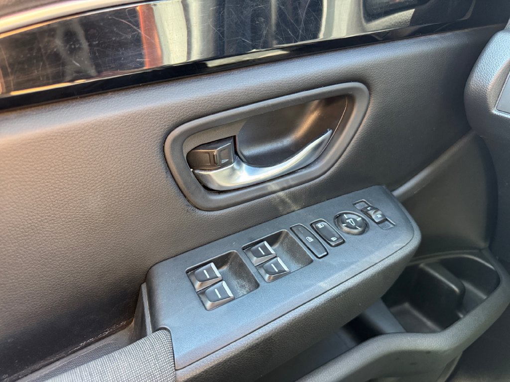 Used 2023 Honda Pilot Sport image 17
