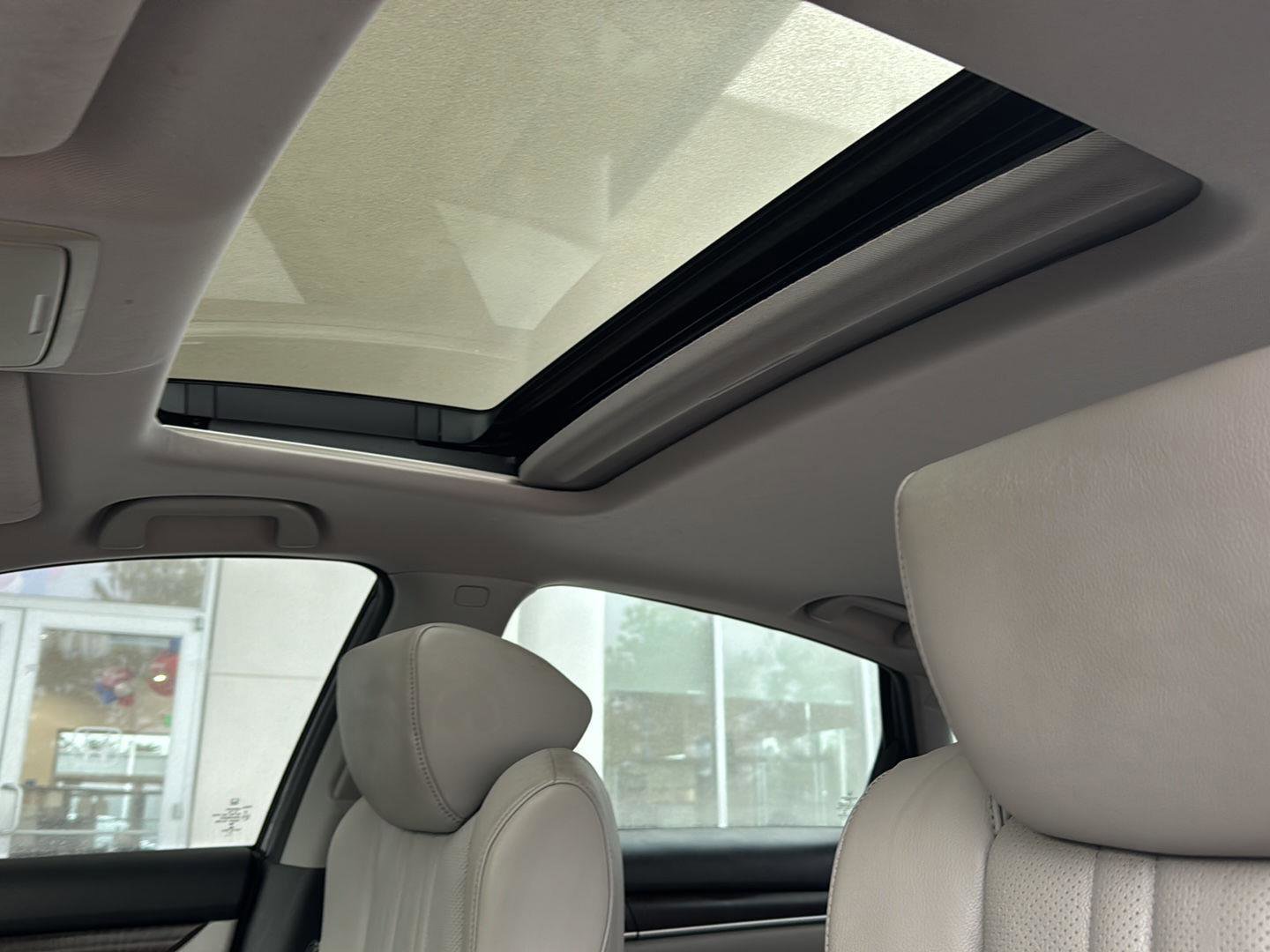 Used 2018 Honda Accord Touring image 28